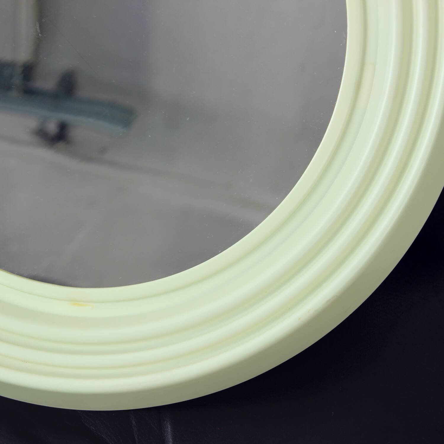 Miroir mural du milieu du siècle avec cadre en plastique, Tchécoslovaquie, années 1960