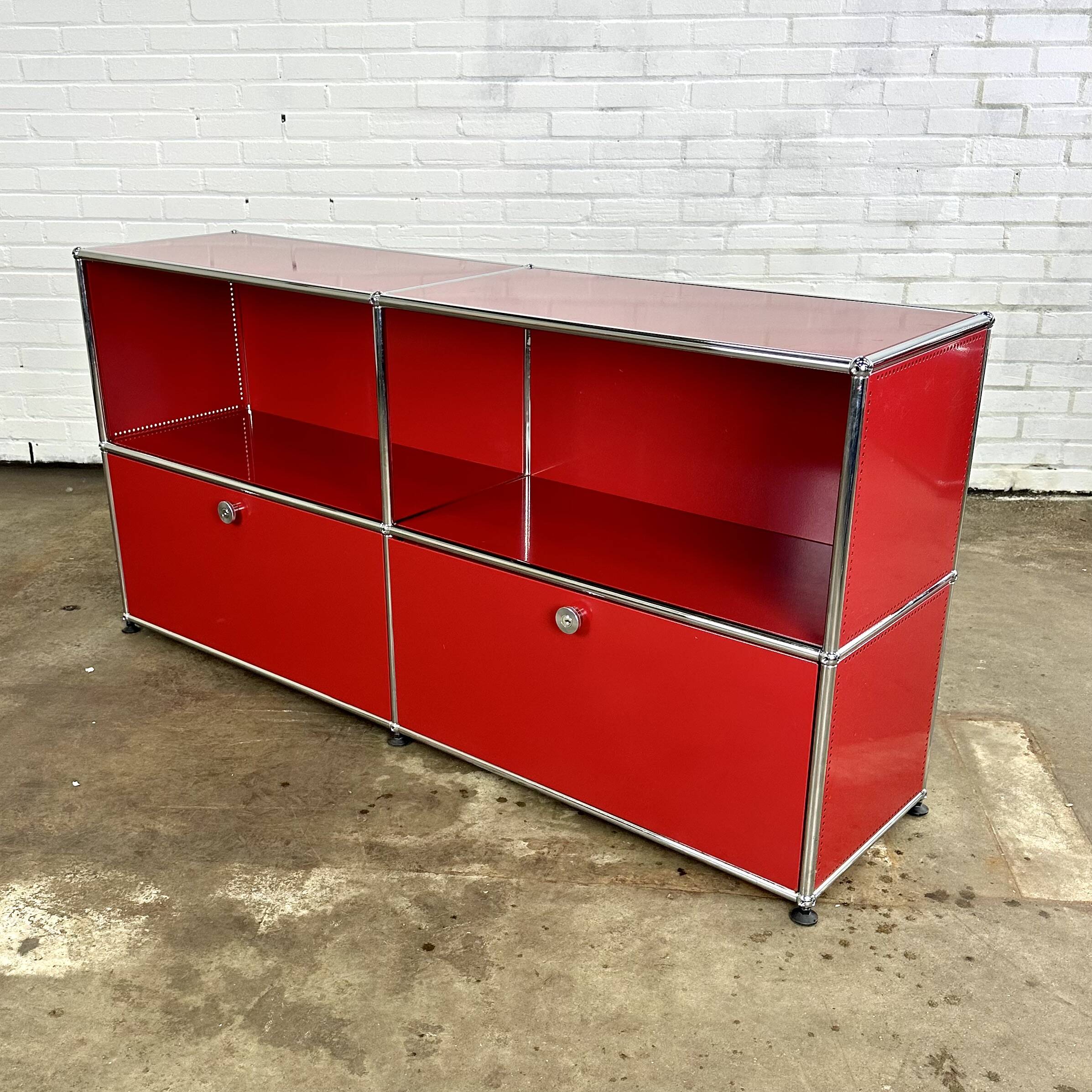 USM Haller commode / buffet à rabats rouge | Selency