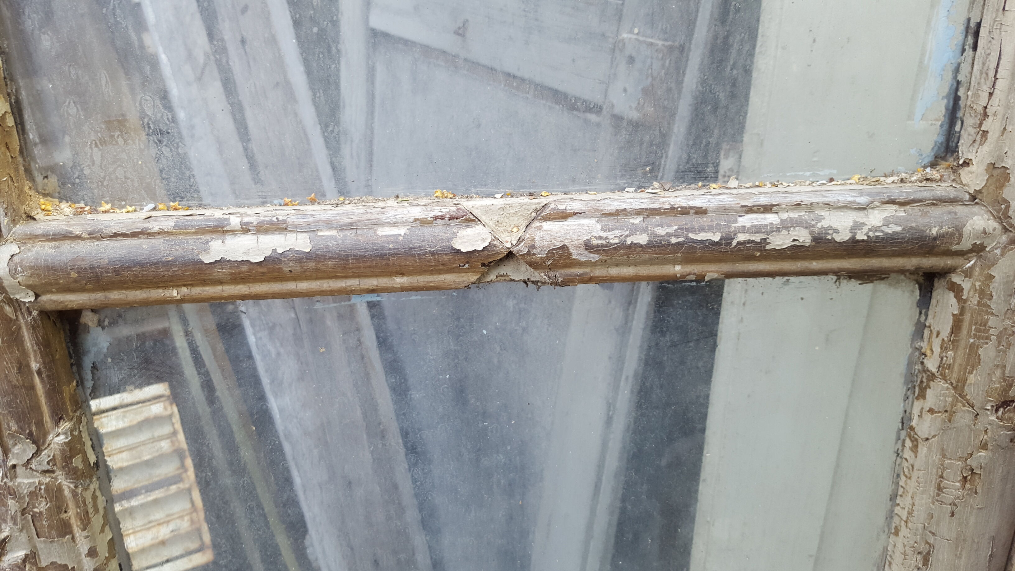 18th double-checked oak window with its frame