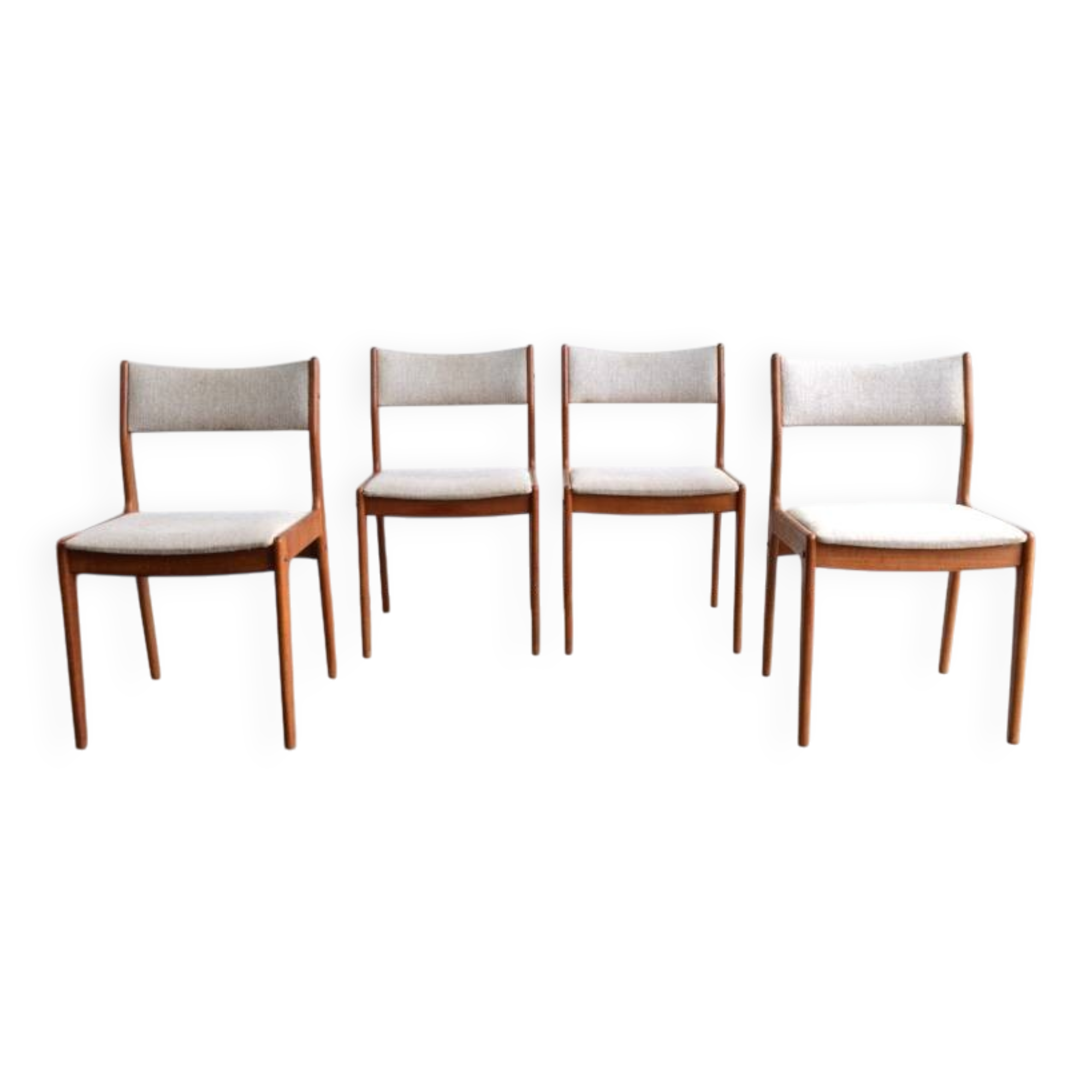 Série de quatre chaises par Johannes Andersen pour Uldum Møbelfabrik