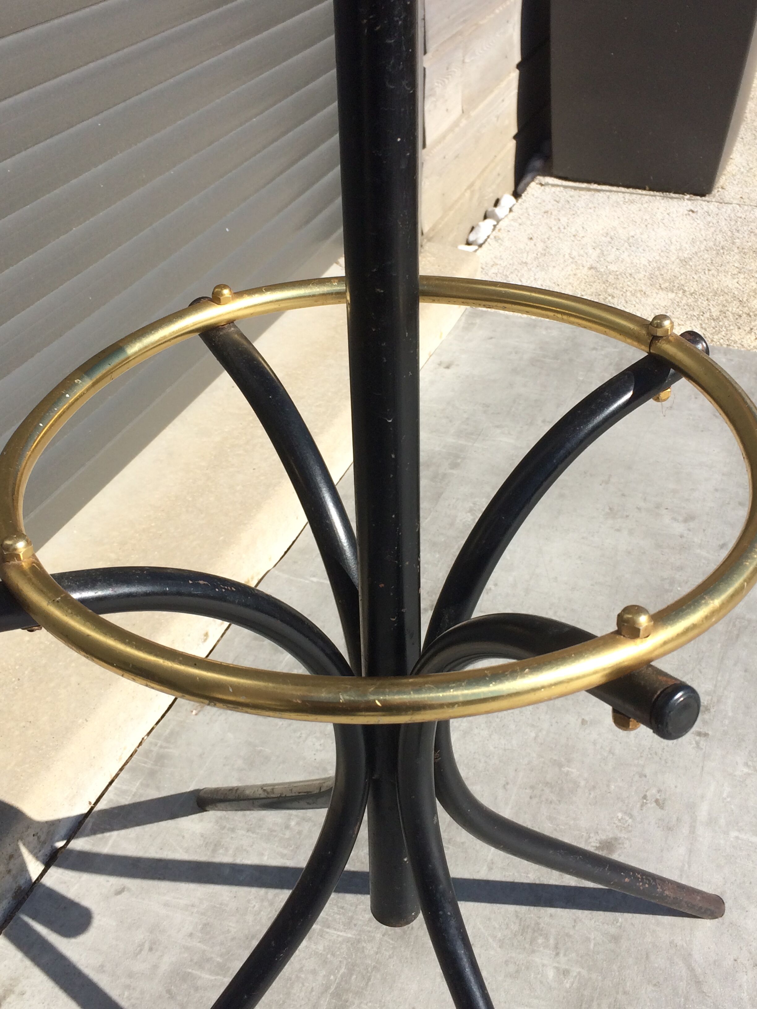Coatrack 50s brass Parrot