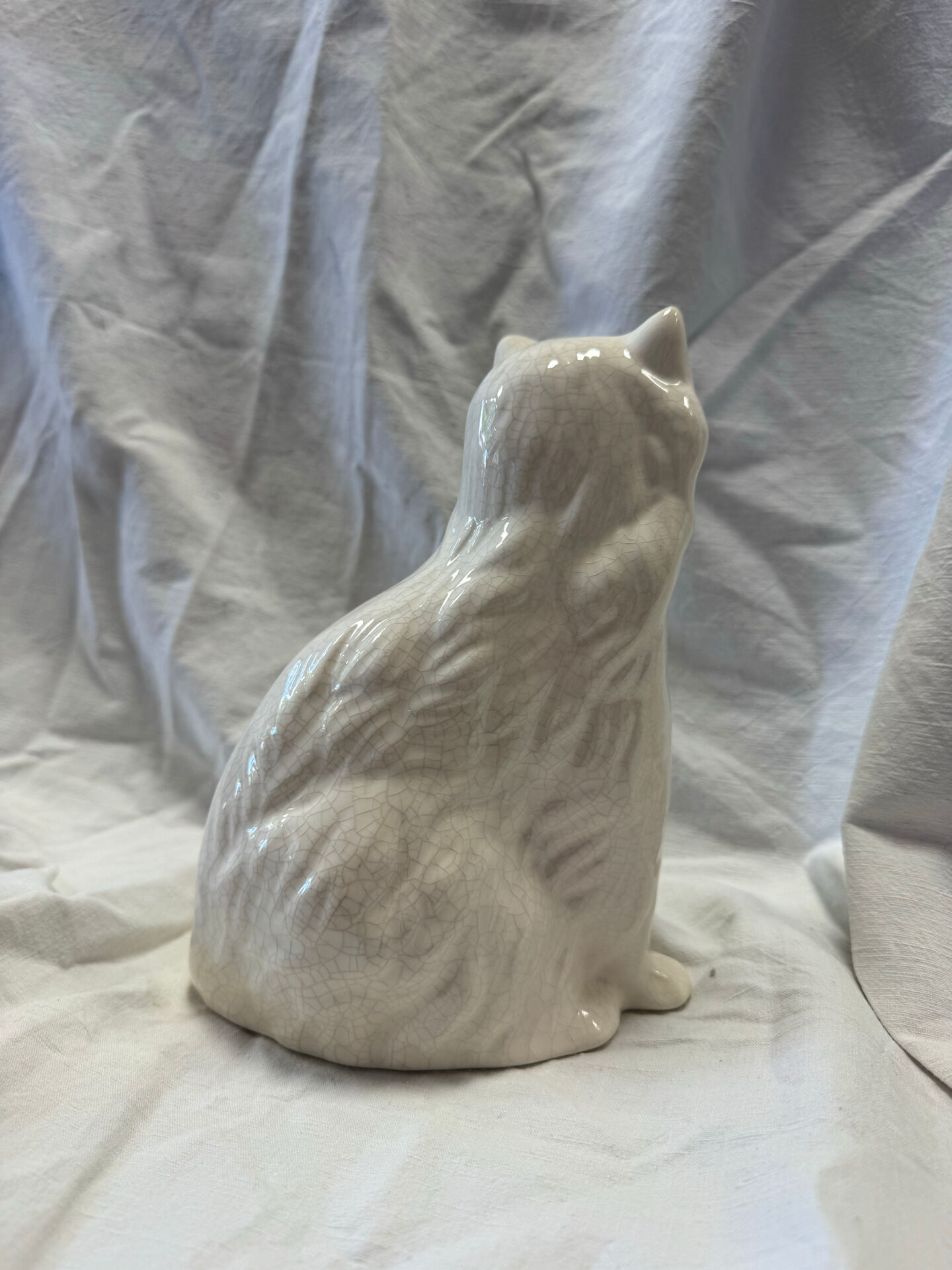 Chat en céramique beige