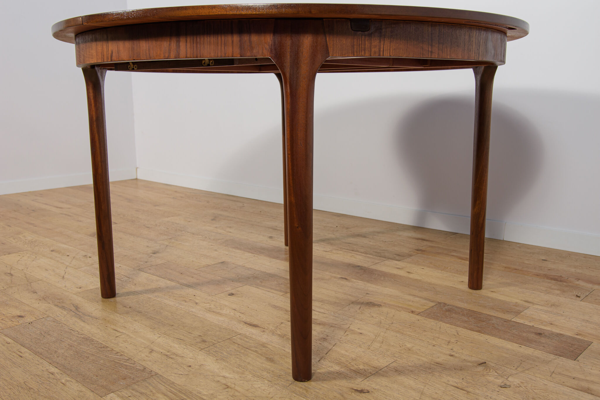 Mid-Century Round Rosewood Extendable Dining Table from McIntosh, United Kingdom, 1960s