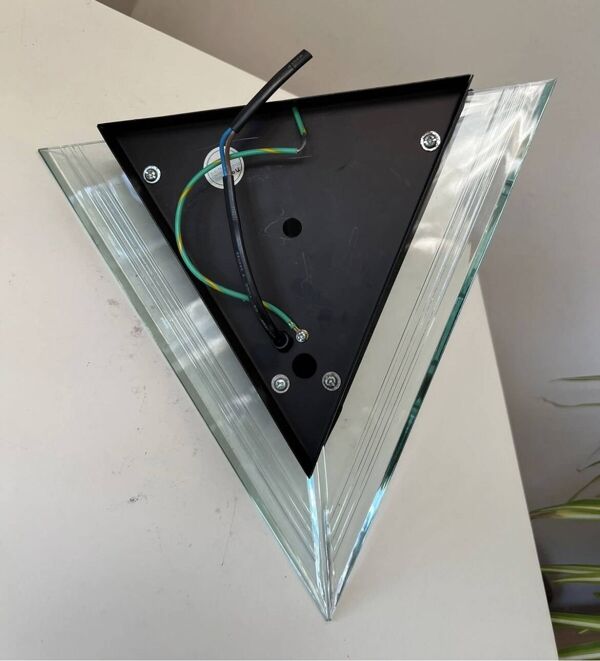 Applique lampe design style Memphis 1980 NADAIR triangle plexiglass