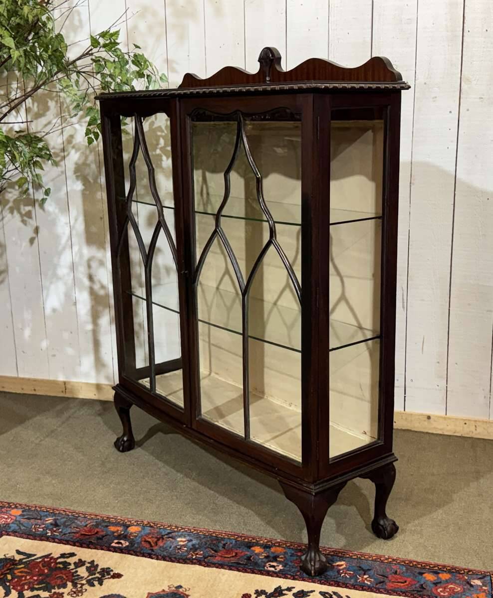 1930s English display cabinet in mahogany