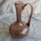 Carafe en verrerie de Biot de couleur violet mauve