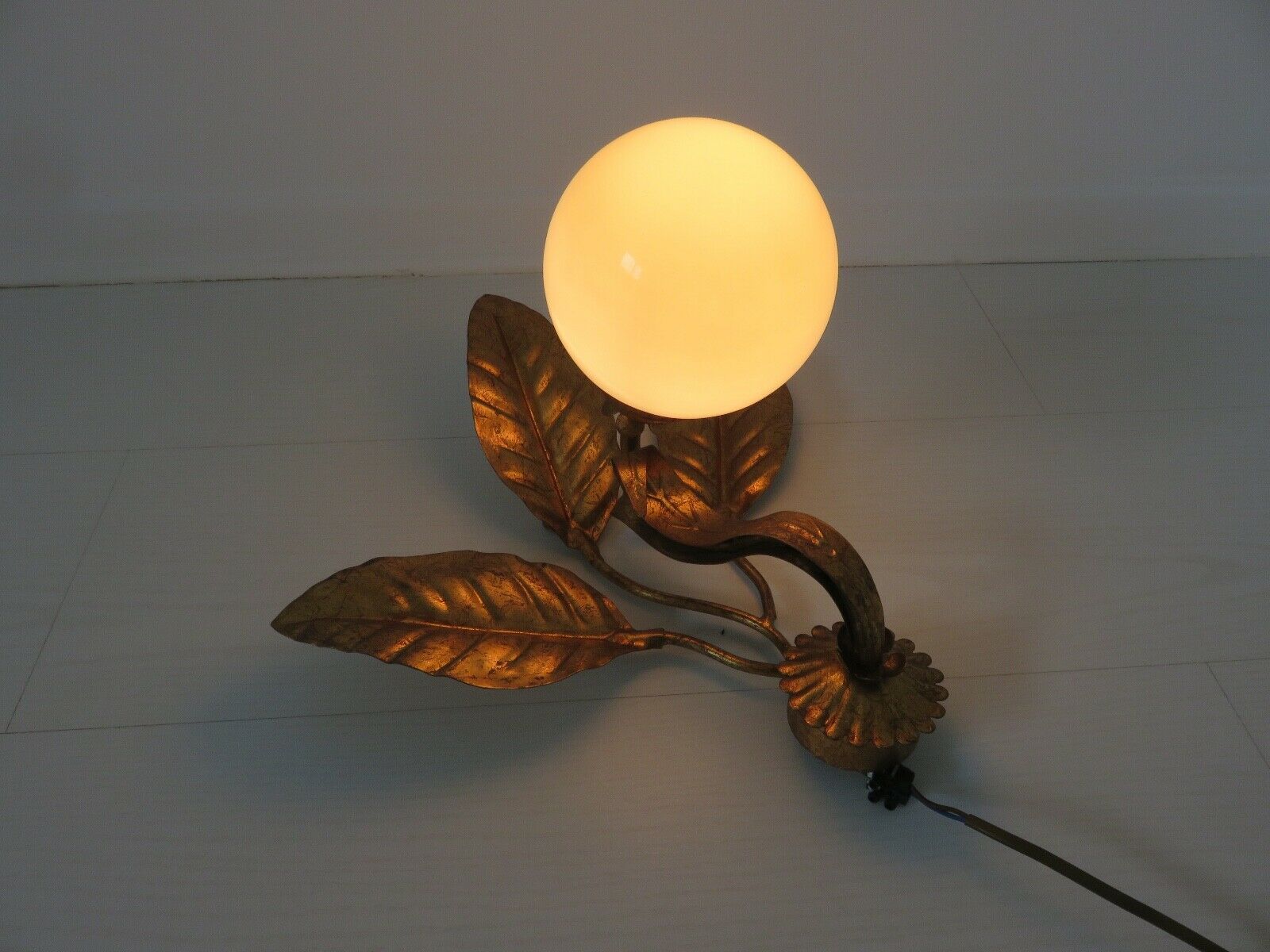 Wall lamp " flower " in golden metal and opaline ball 70s