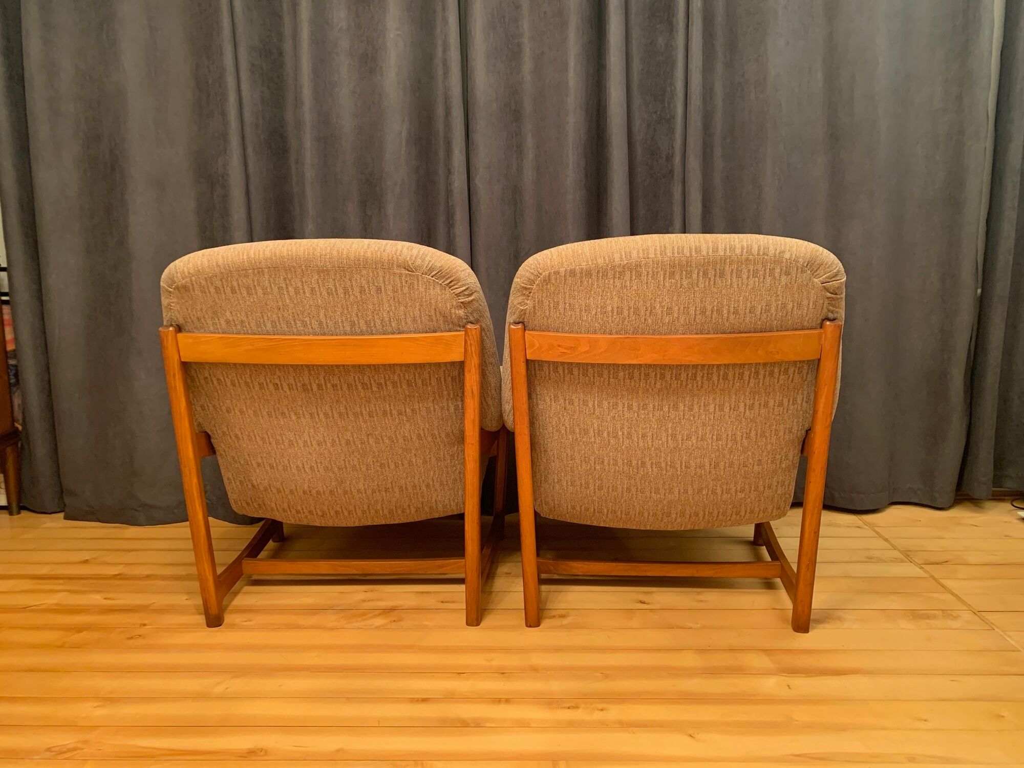 Une paire de fauteuils Tchécoslovaquie années 1970