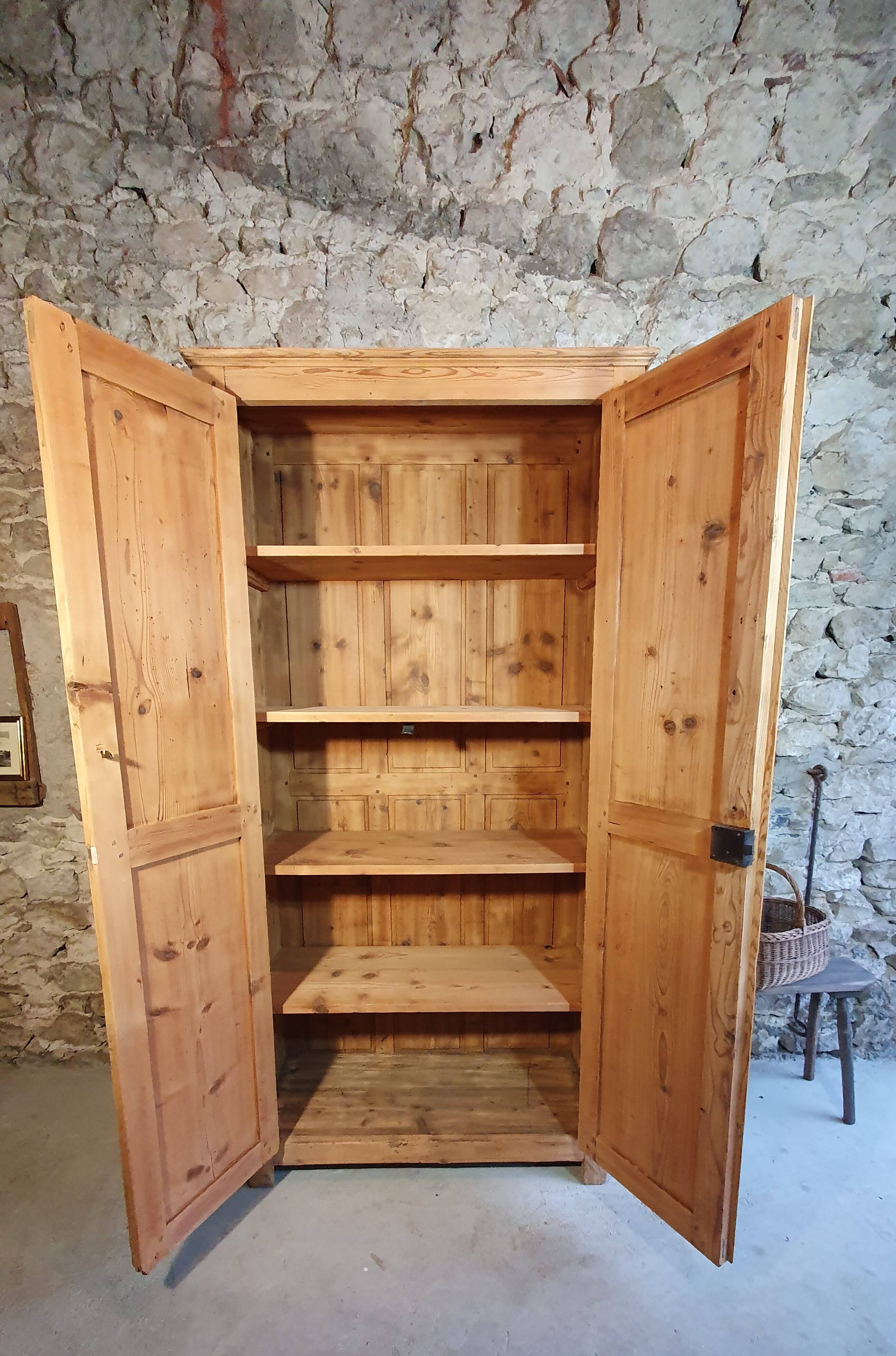 Armoire parisienne