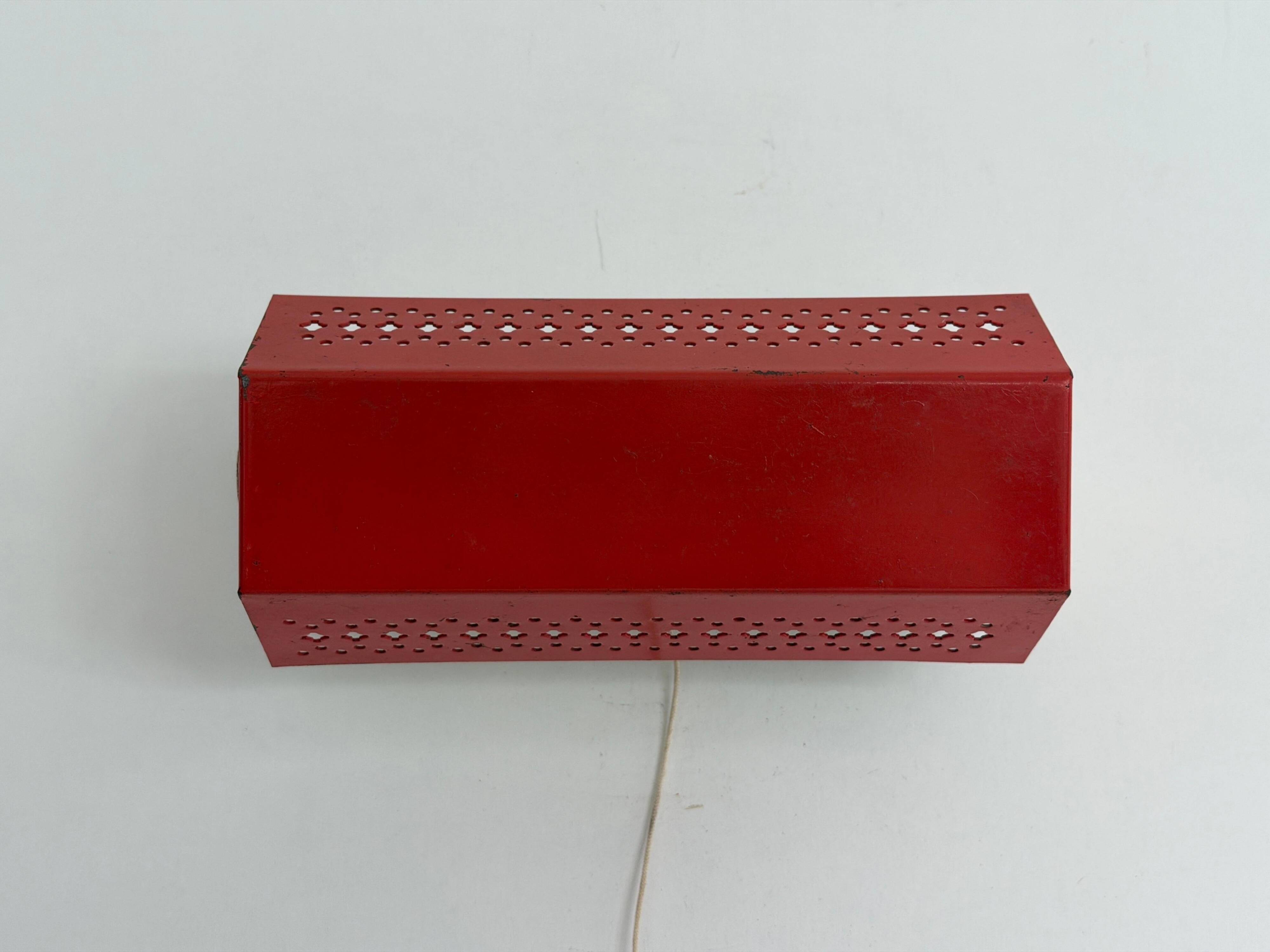 Applique en métal rouge du milieu du siècle par N Leuchten, 1960, Allemagne