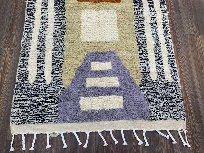 Berber rug in pure wool, handwoven using traditional methods, size 150 x 250 cm