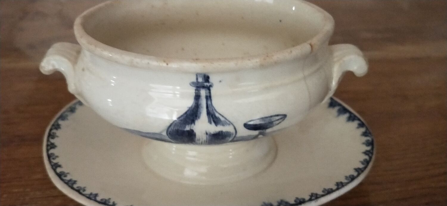 Gravy boat