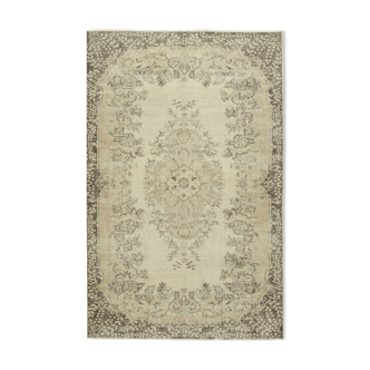 Tapis beige oriental ancien fait à la main 177 cm x 276 cm