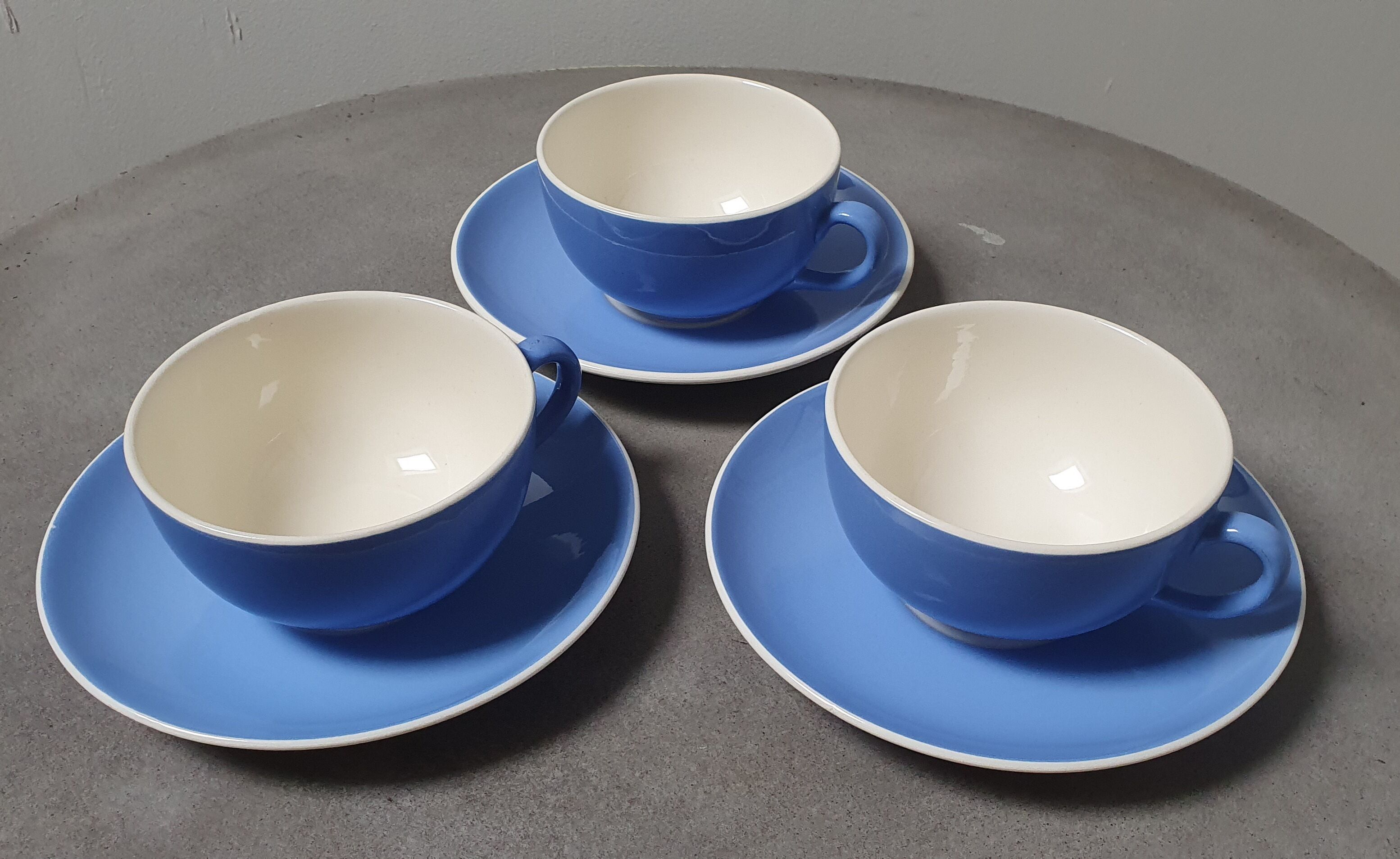 Saucers and cups