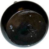Vase noir signé