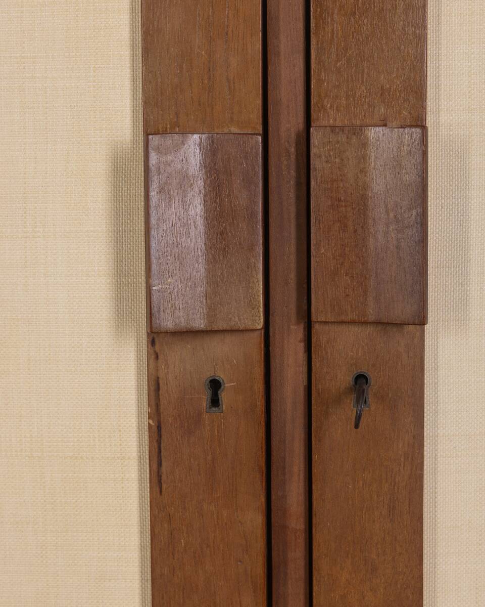 Meuble en bois à deux portes des années 1960, recouvert de tissu, de style italien.