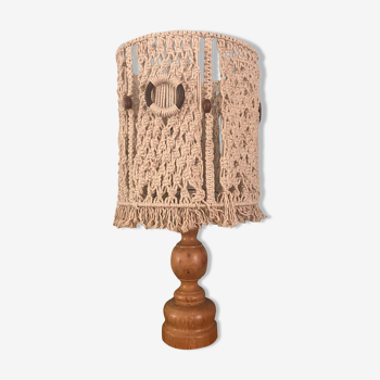 Lampe en bois et macramé années 70