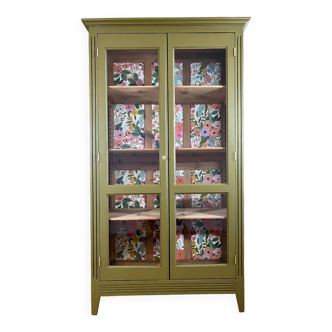 Parisian showcase cabinet