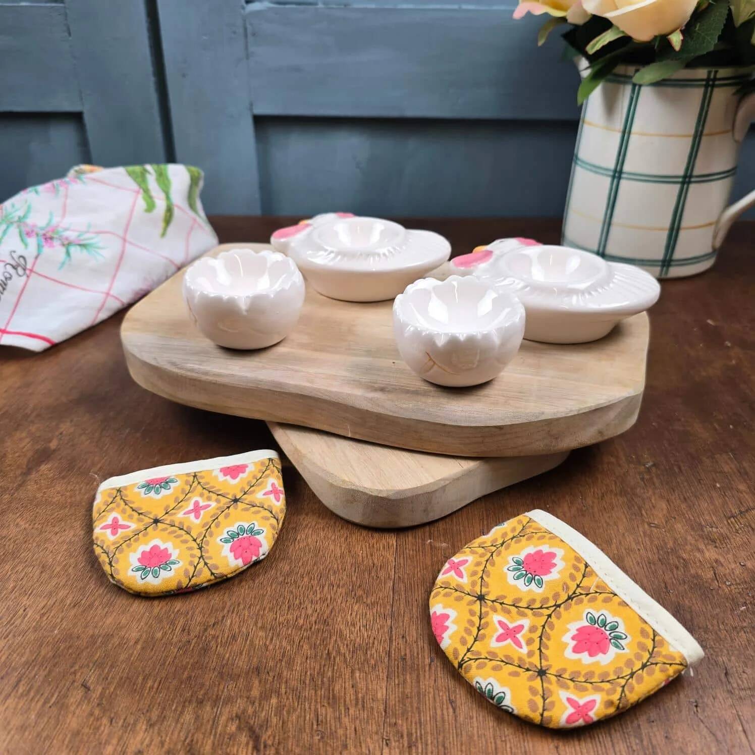 Vintage egg service for 2: Chicken egg cups & shells + fabric hats