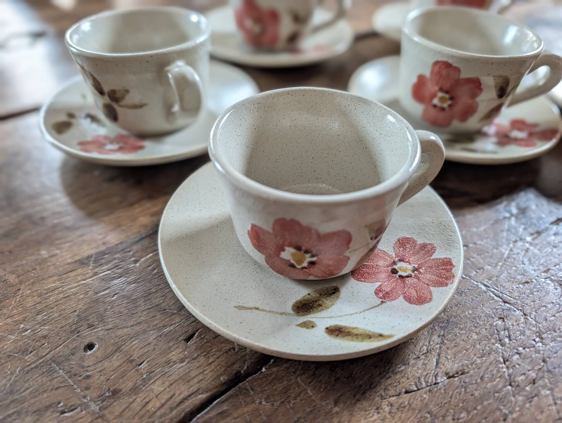 Saint-Amand Camelia – 6 hand-painted cups and saucers – 1950s/1960s