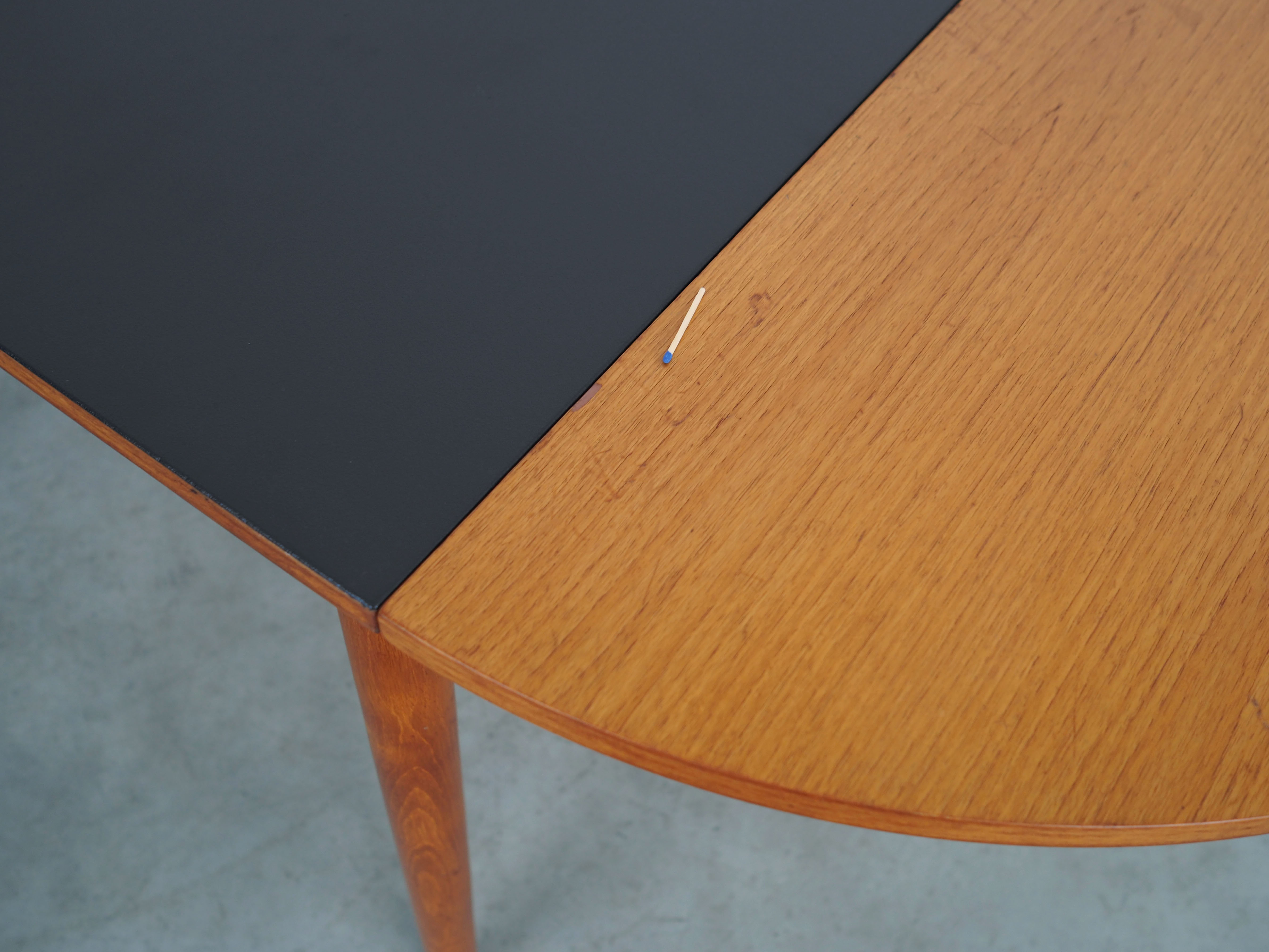 Table en teck, design danois, années 1970, production: Danemark