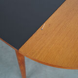 Table en teck, design danois, années 1970, production: Danemark