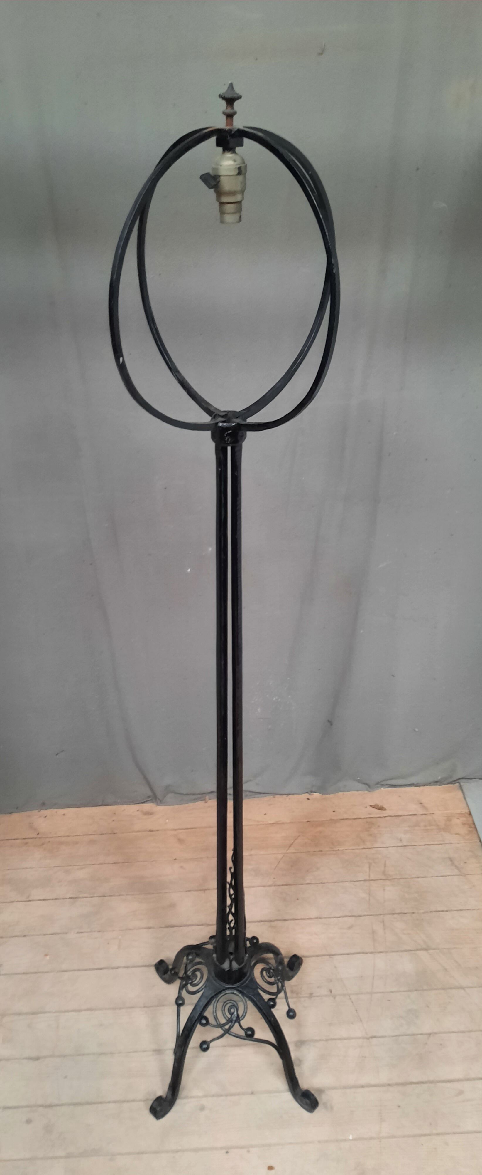 Lampadaire art déco en fer forgé