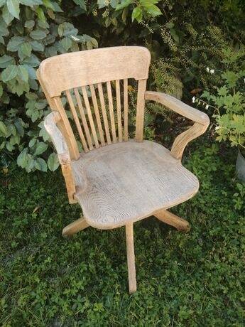 American swivel chair
