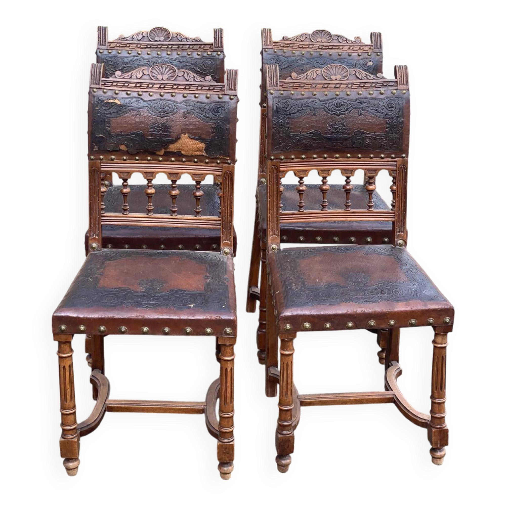 4 Henri II chairs in solid wood and leather from the 19th century.