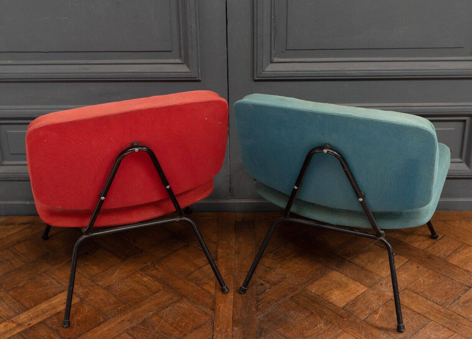 Pair of CM190 Pierre Paulin red and blue Thonet edition low chairs
