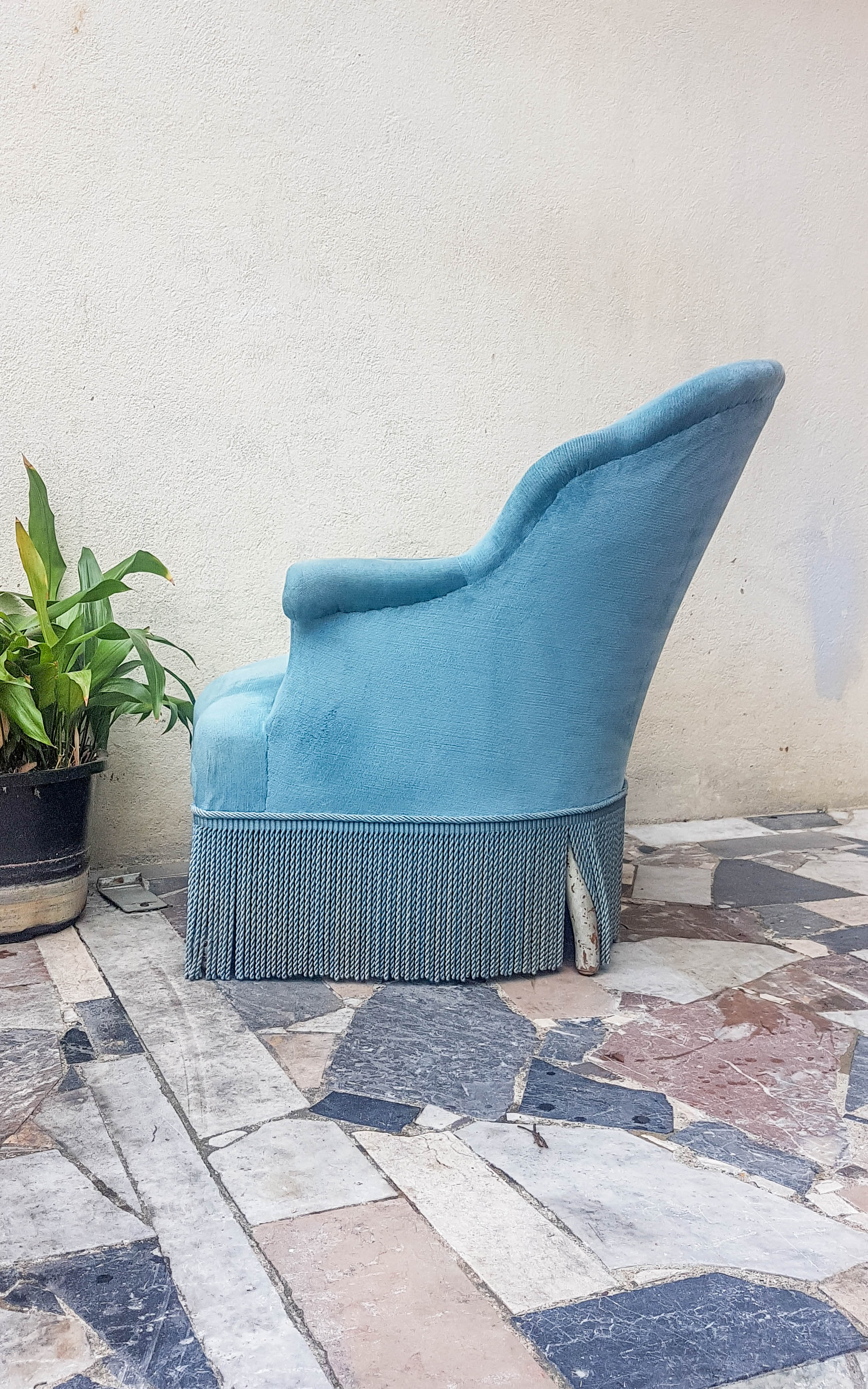 Fauteuil crapaud vintage velours bleu années 70