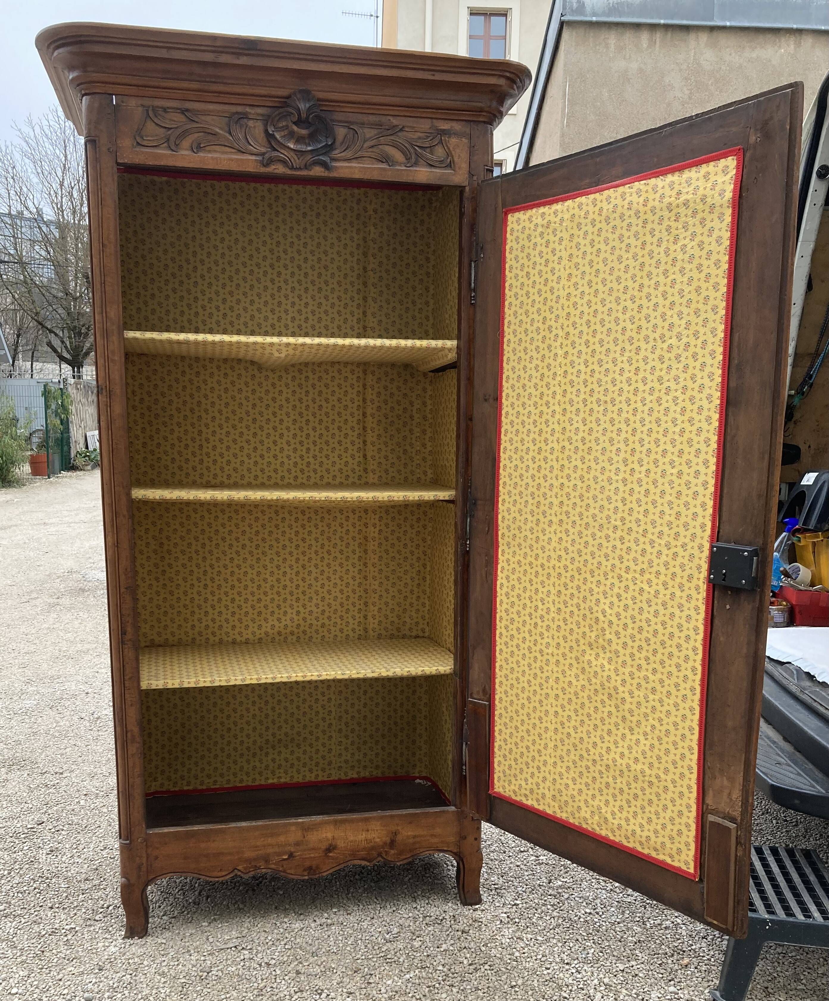Bonnetière Louis XV in solid cherry tree chevillé nineteenth century (delivery possible)