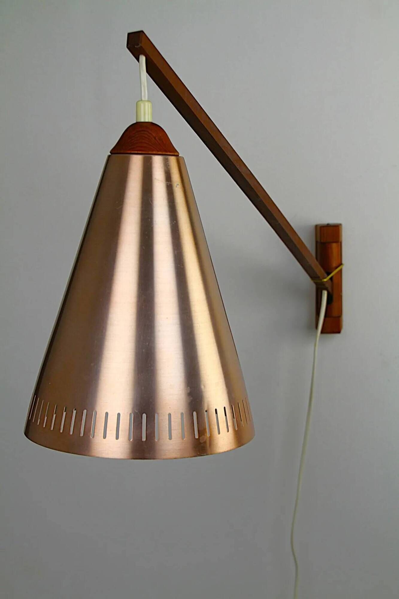 Uno & Östen Kristiansson for Luxus Vittsjö — Teak & Copper Wall Lamp, Sweden, 1960s