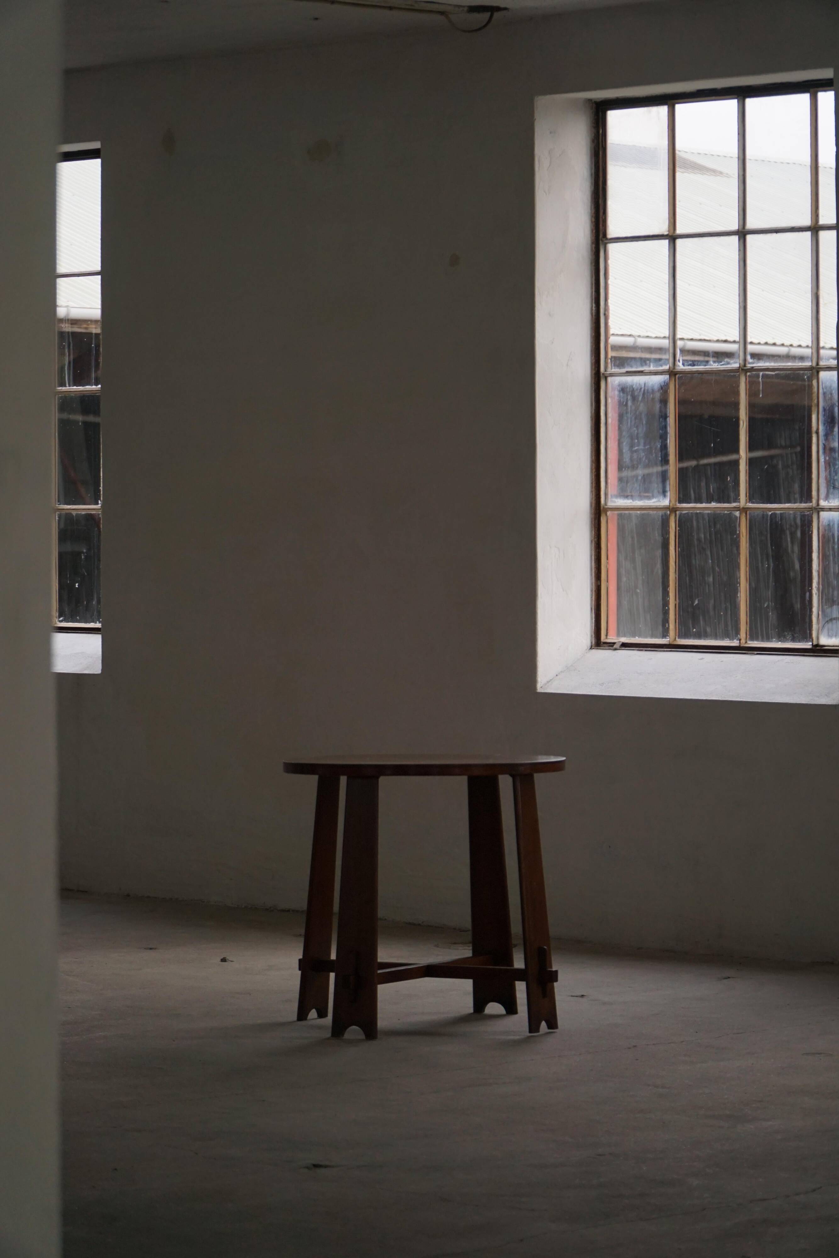 Modern Danish, side table / sculptural console in oak, 1940s