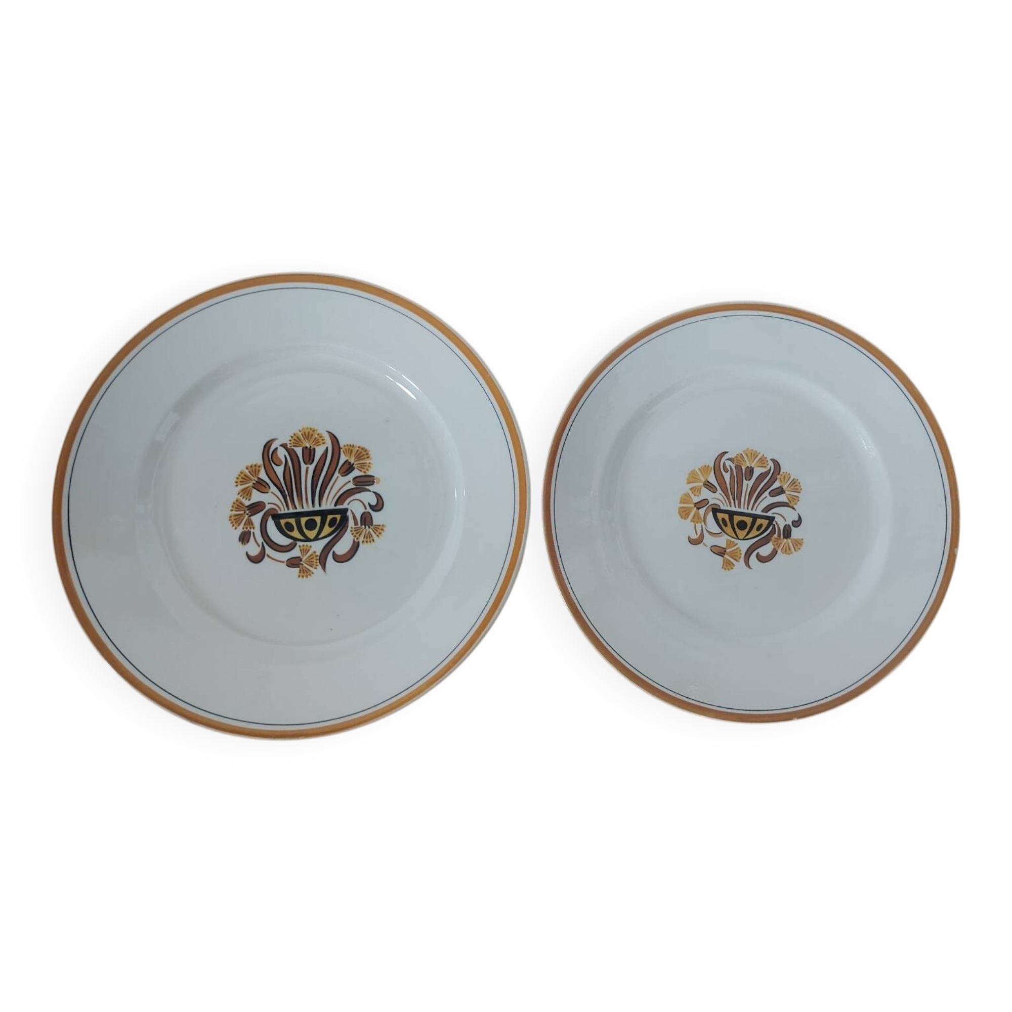 Set of two serving plates from Creil and Montereau