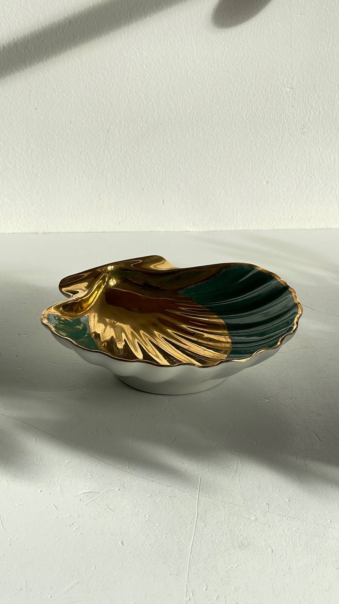 Shell-shaped empty pocket Limoges FRANCE