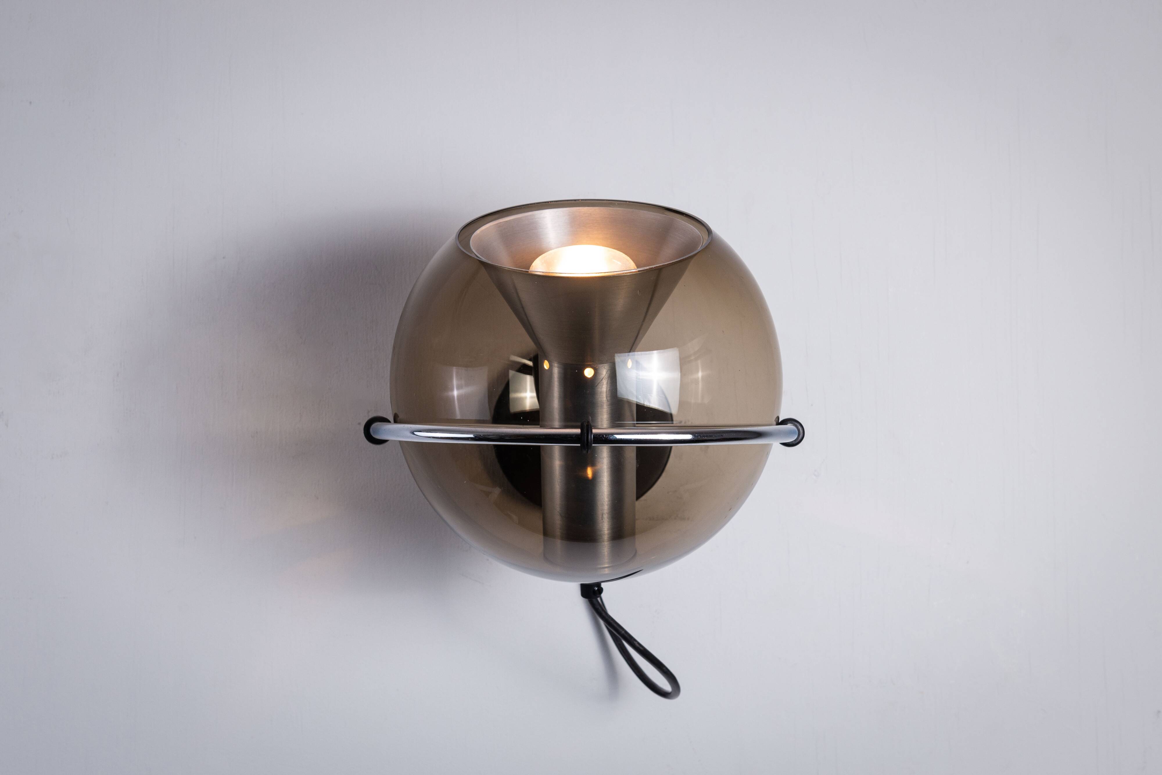 Frank Ligtelijn 'Globe' wall lamp for Raak Amsterdam 1962