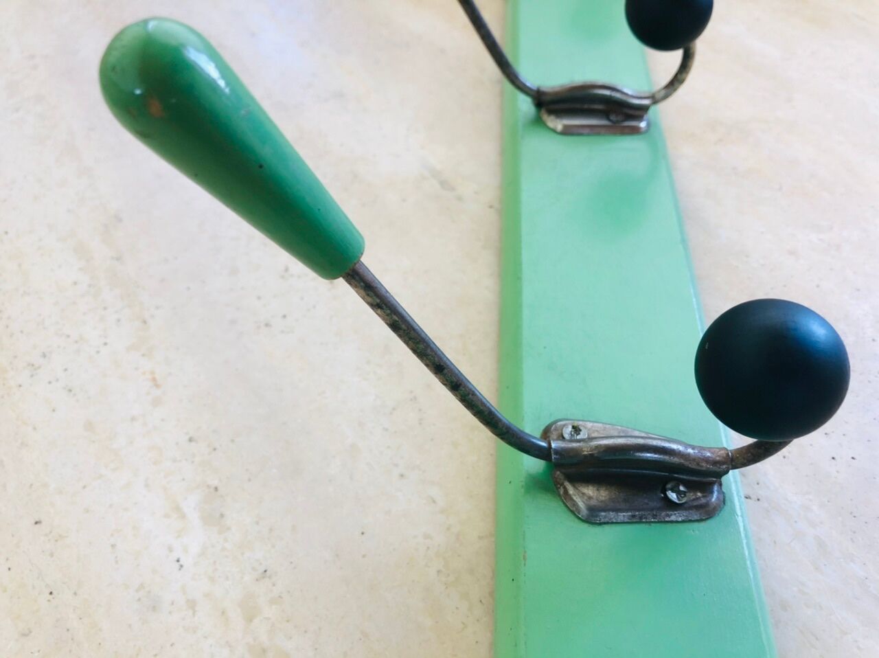 Vintage wall coat holder with 4 patères circa 50/60