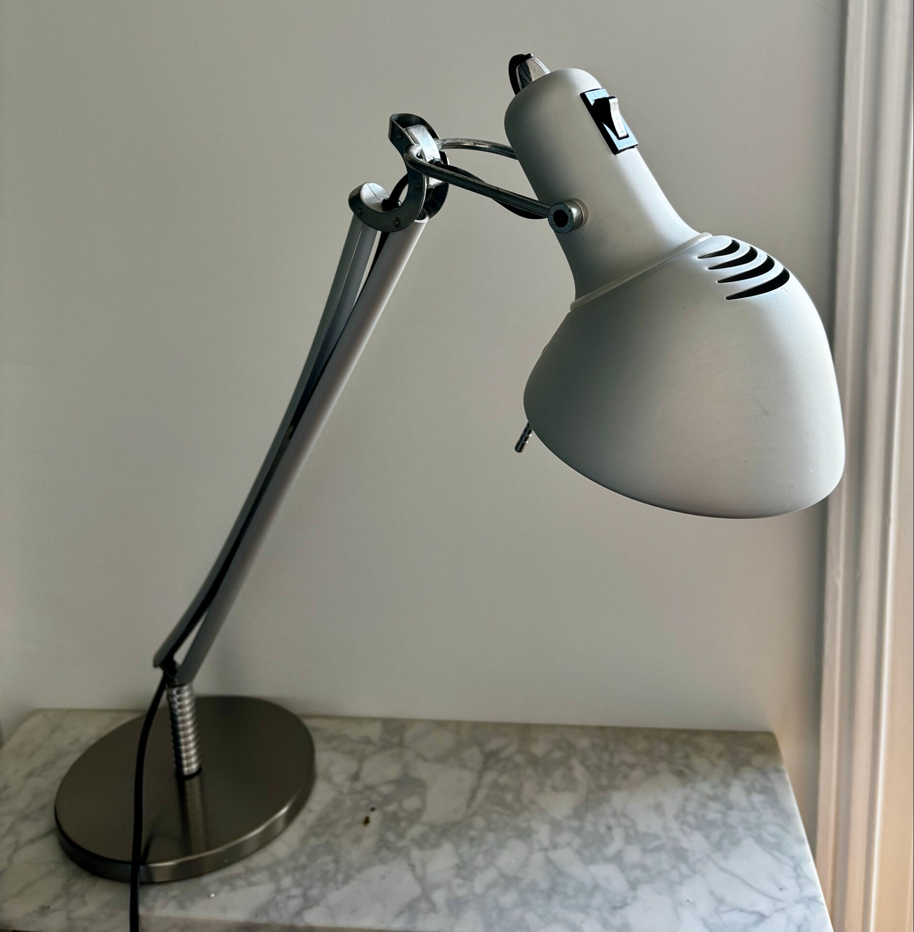 Lumina desk lamp