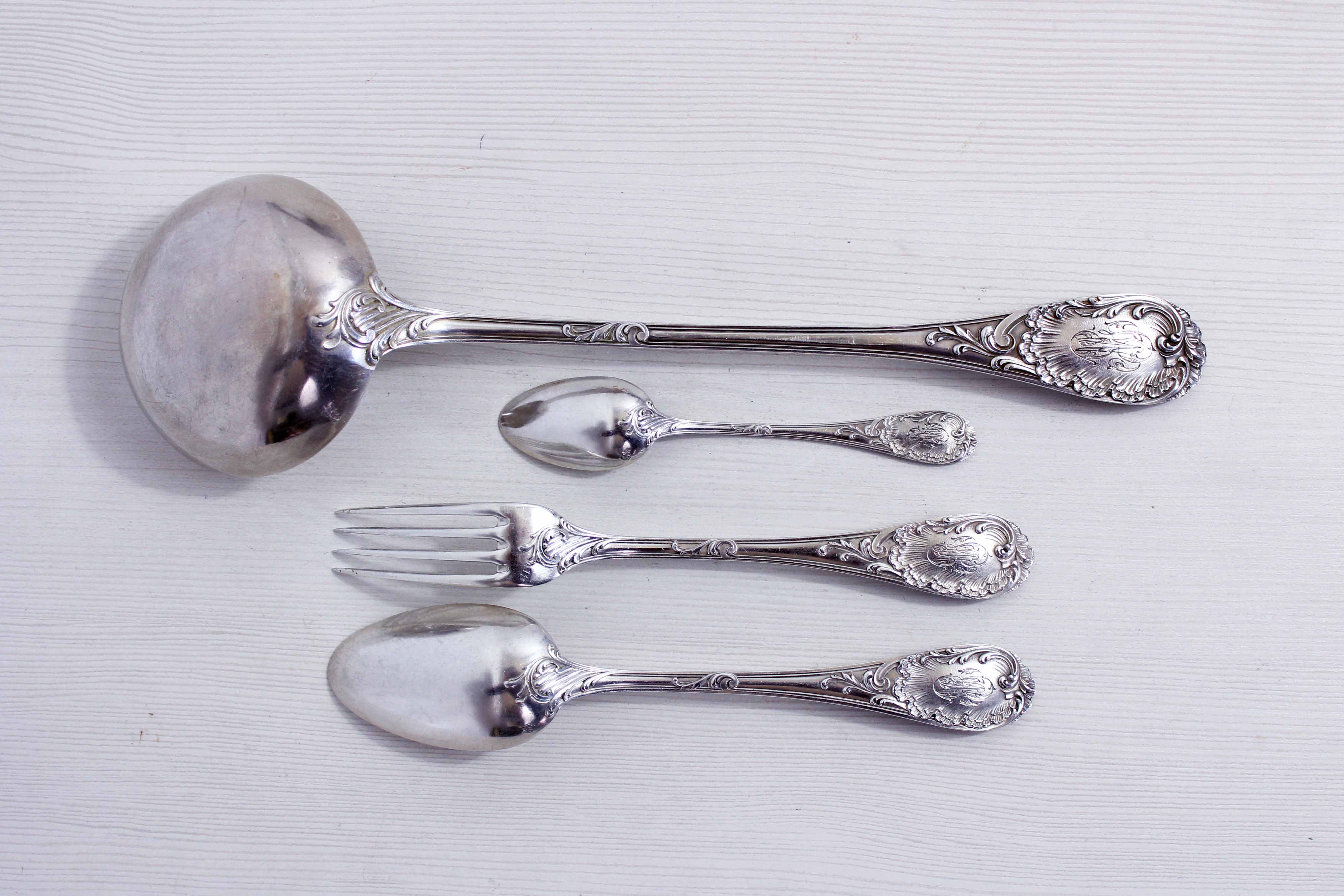 Set de 37 couverts Emile Puiforcat en argent massif