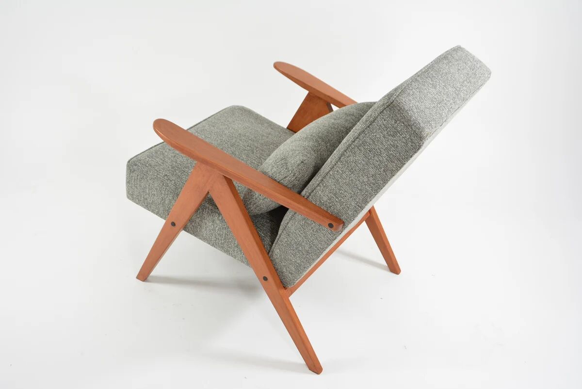 KOMPAS armchairs in grey and white.