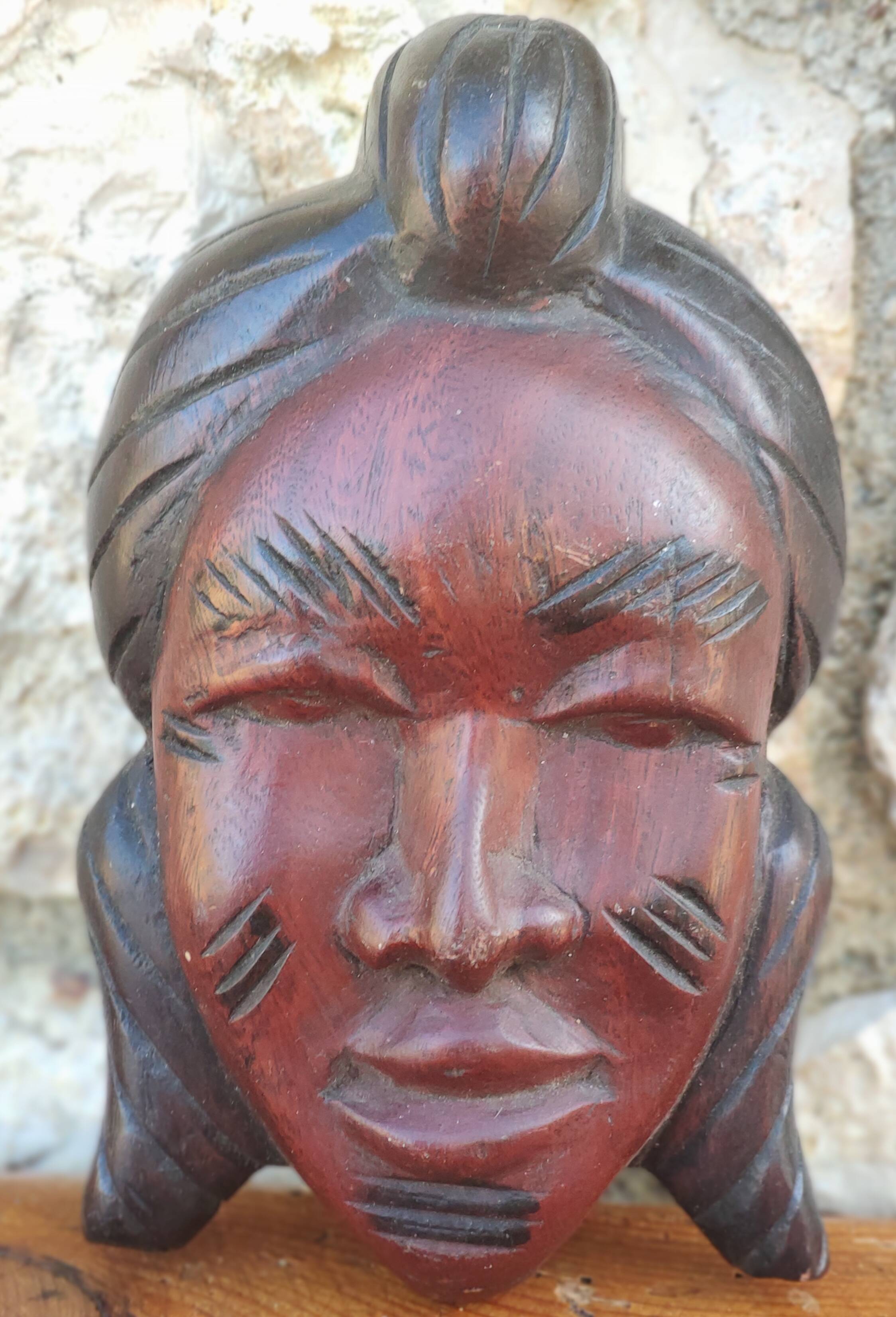 Ancien masque ethnique