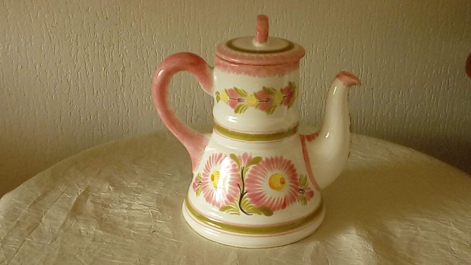 Cafetiere en faience Henriot Quimper rose