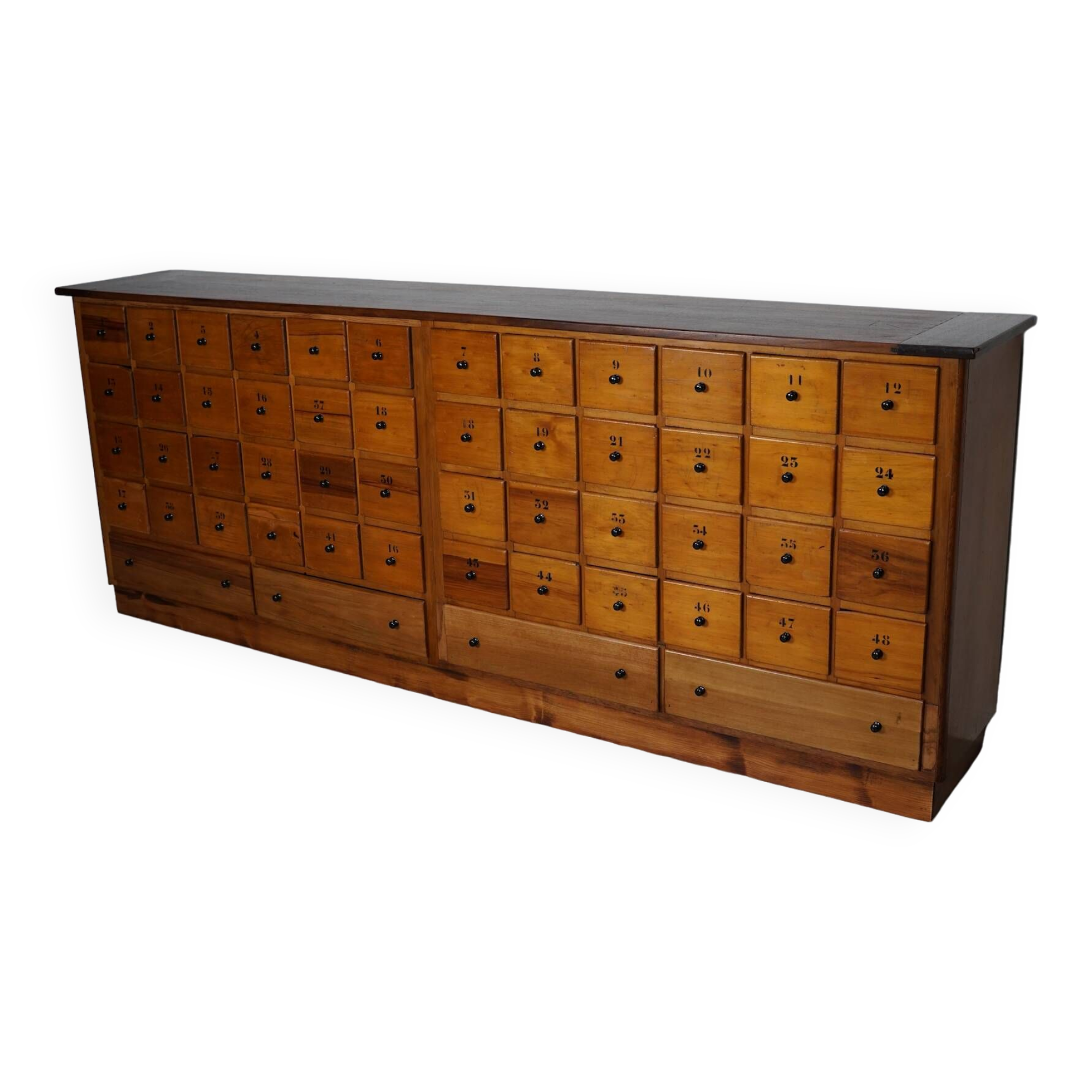 Grande apothicairerie / meuble d'école industrielle néerlandaise en hêtre, milieu du 20e siècle