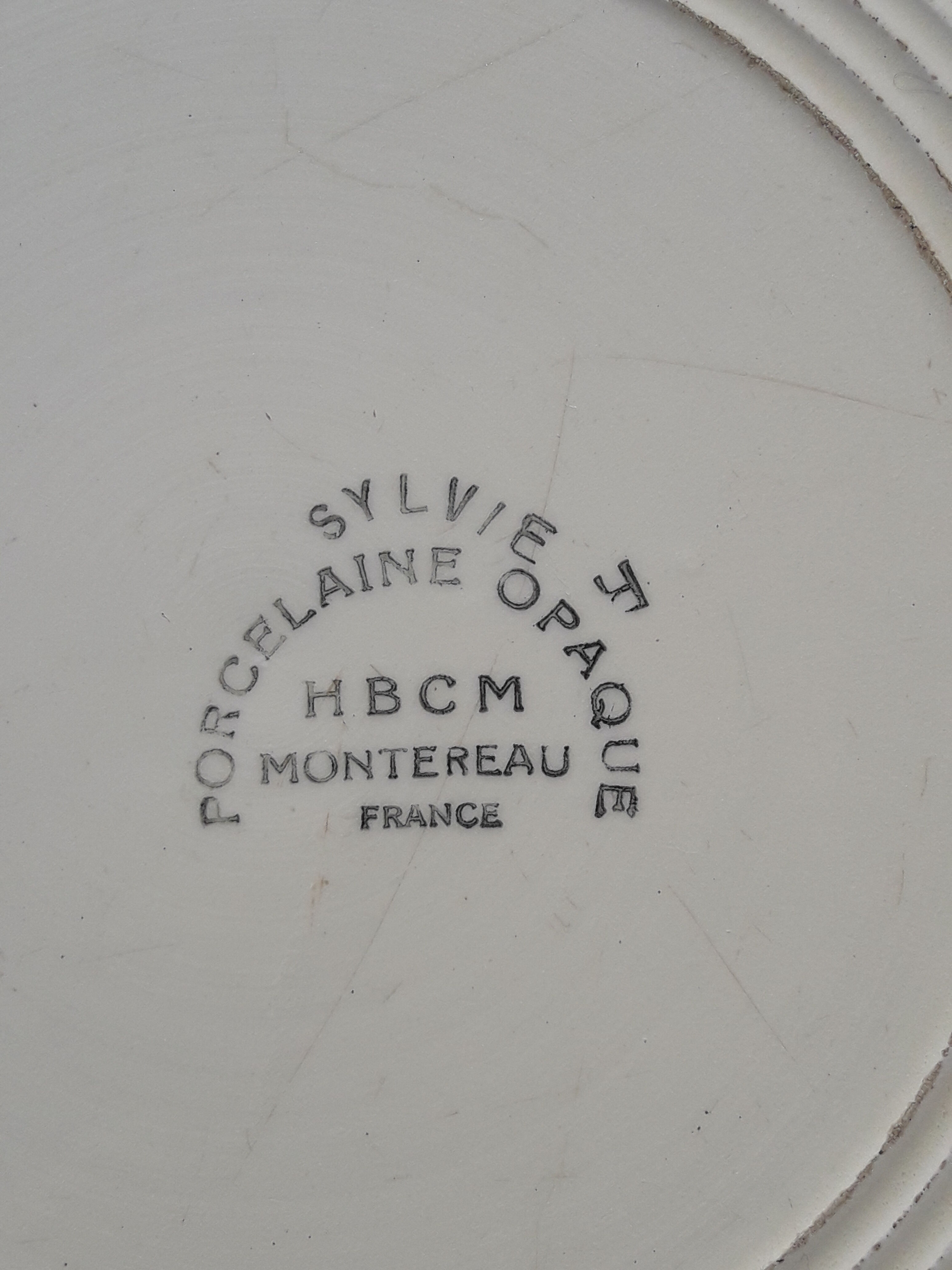 HBCM hollow earthenware flat model Sylvie vase of flowers diam 28.5 cm