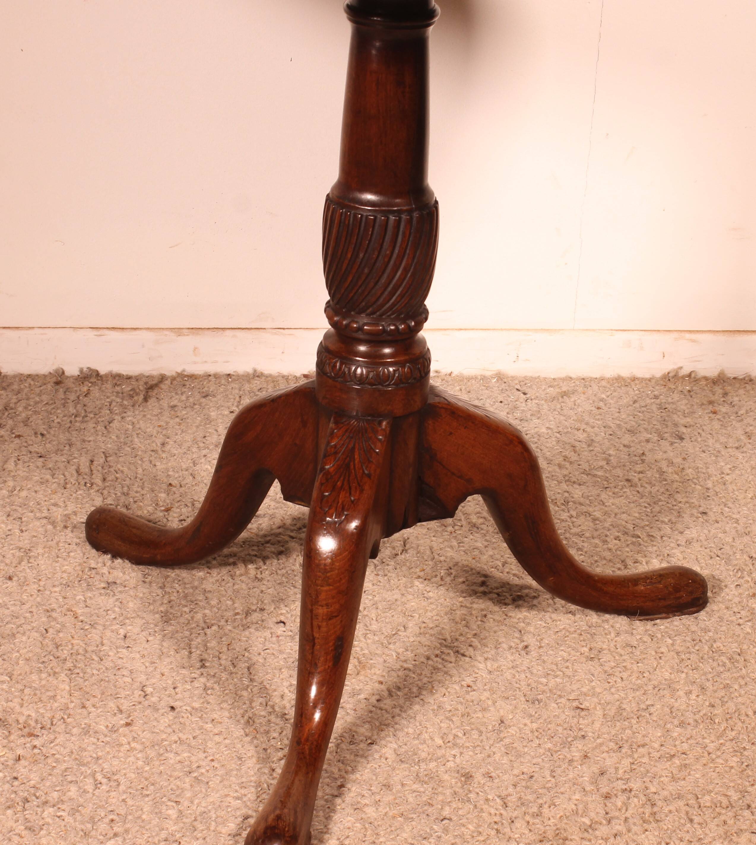 Mahogany Gueridon with a single-piece top - 18th century