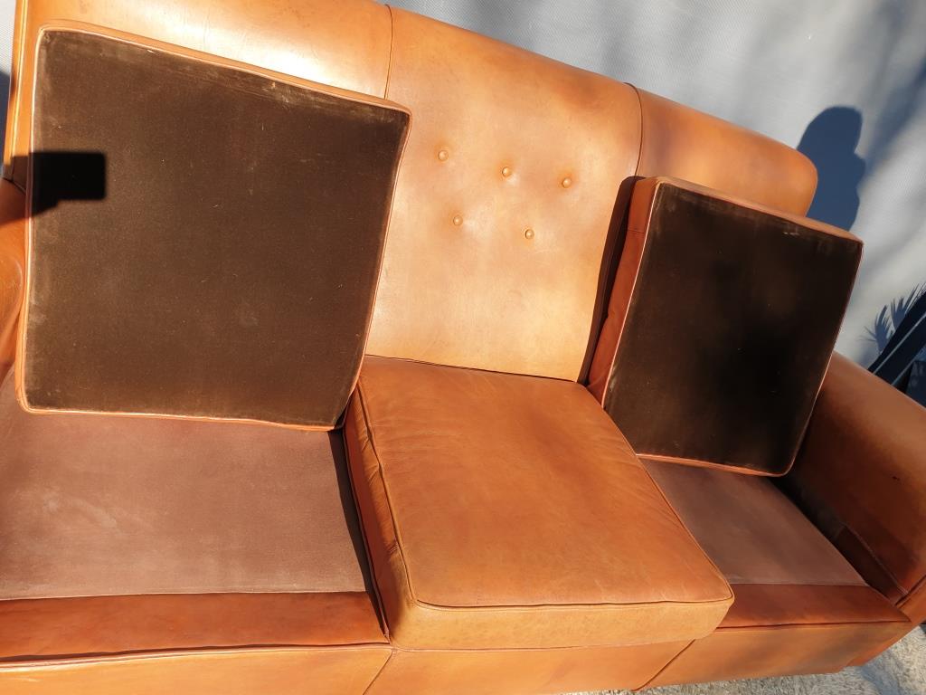 Sofa club leather 3 places buttoned back finish studded and velvet