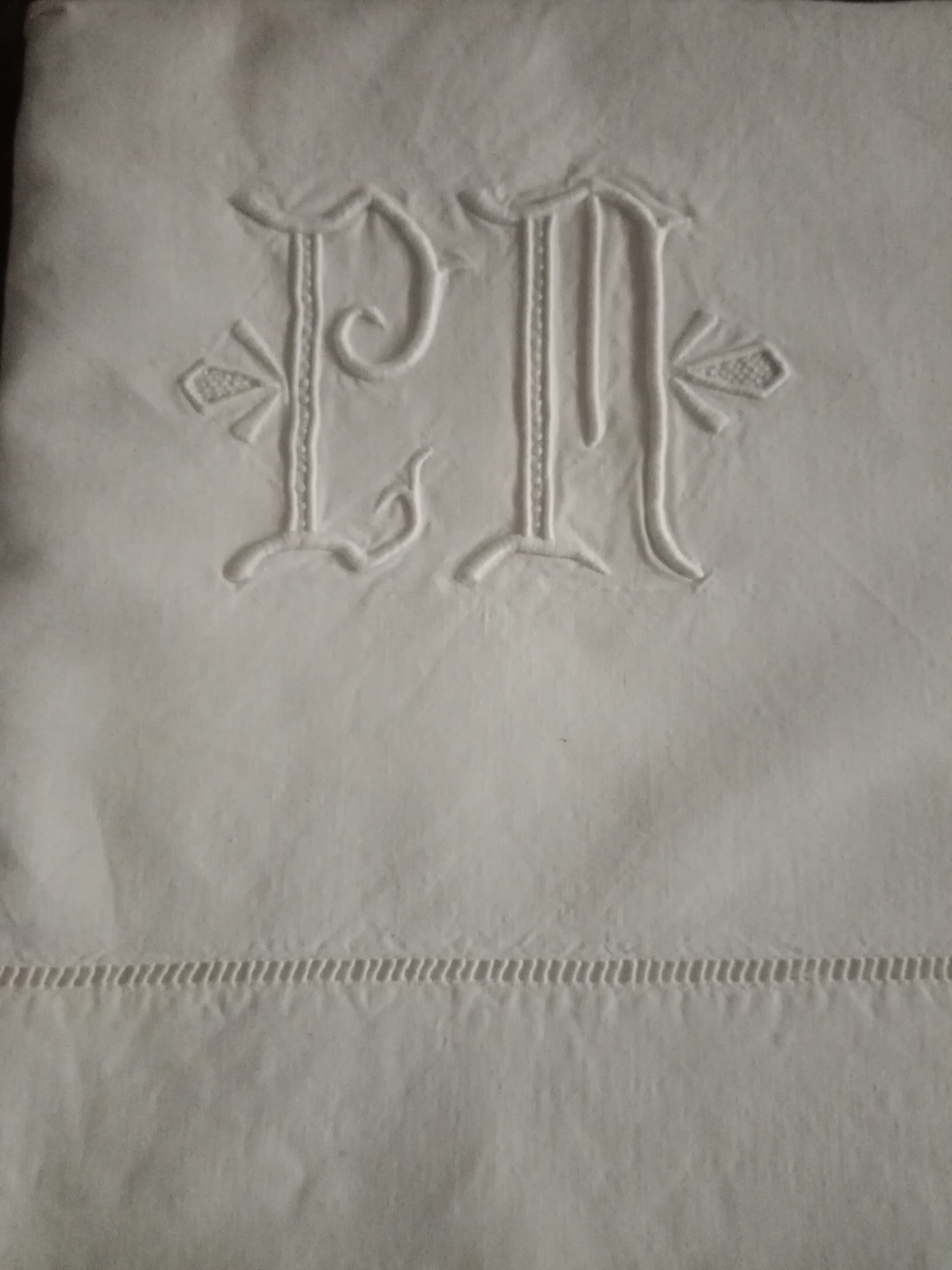 Old drap embroidered monogram pm in métis 280 x 185