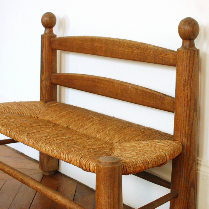 Banc ancien en bois brut enfant