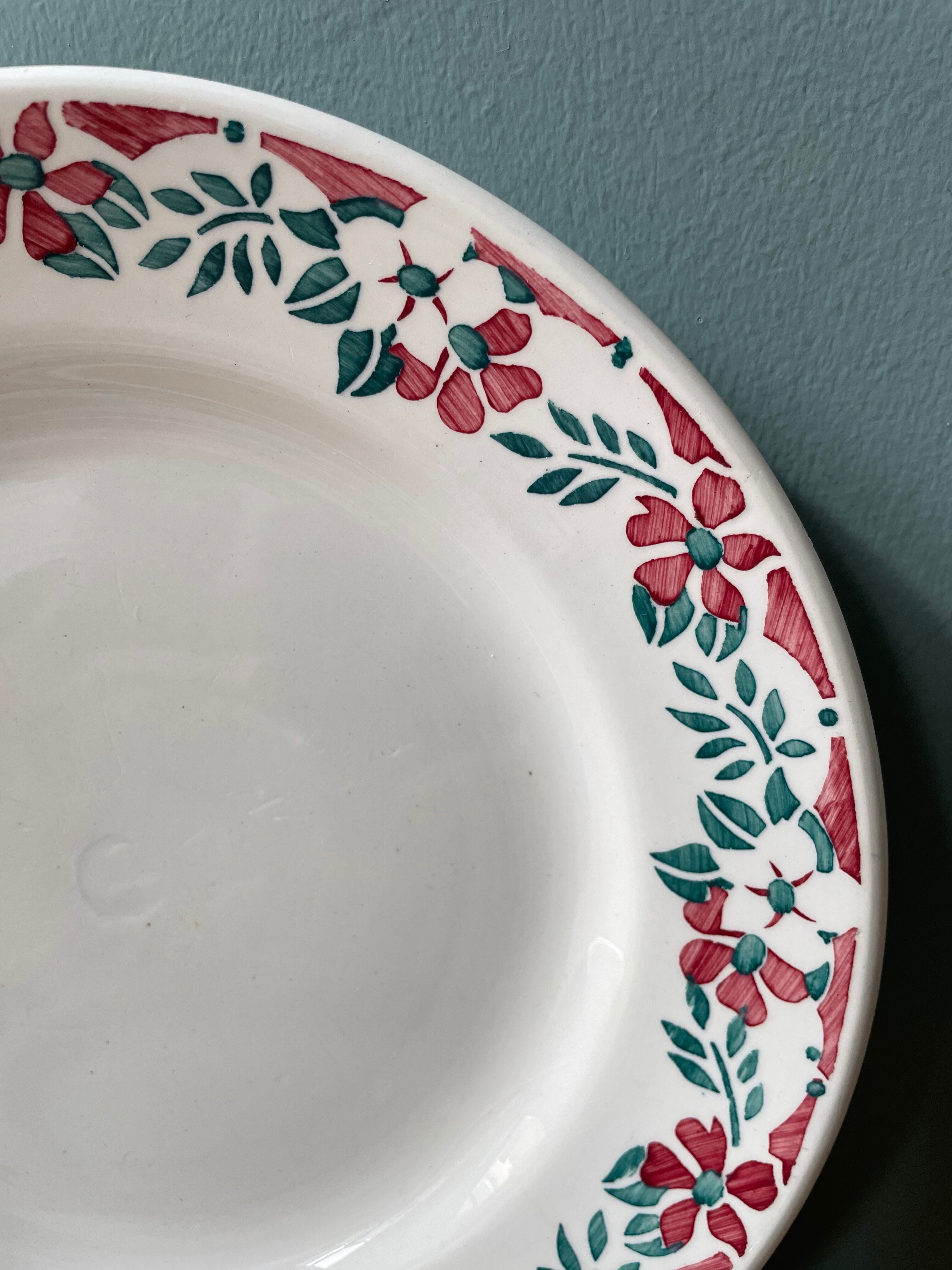 Set of two small flat plates, models Belfort, Sarreguemines